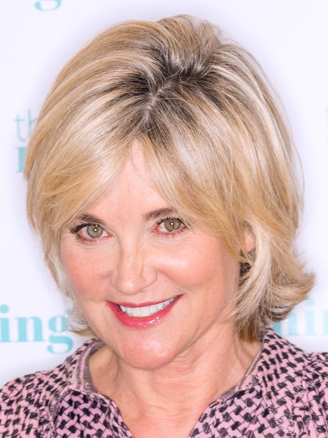 How tall is Anthea Turner?